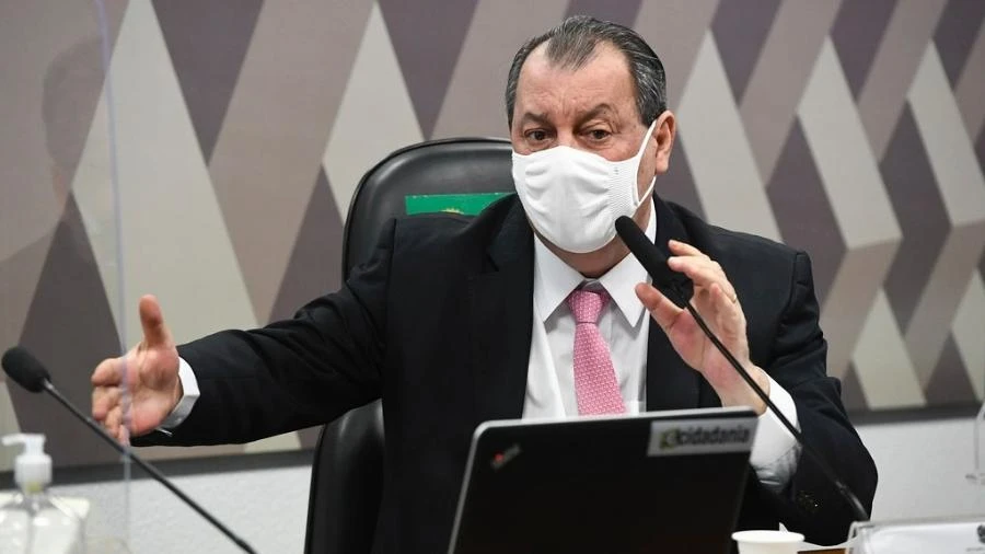 Pazuello disse que estava à disposição, mas achei prudente adiar, diz Aziz