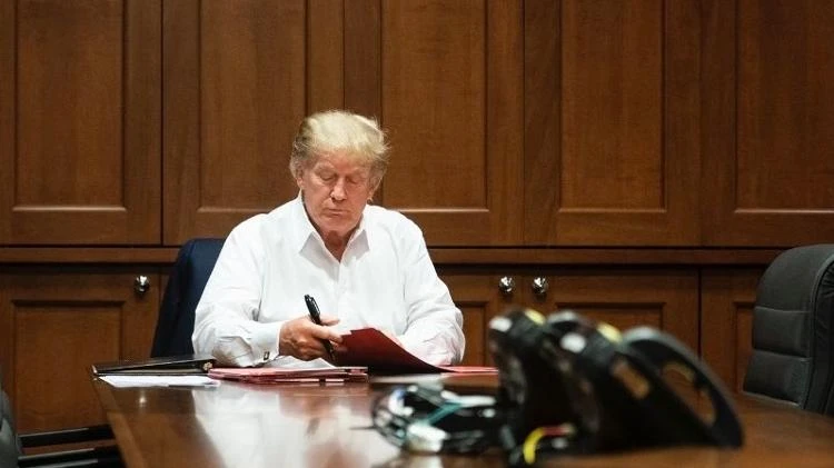 Casa Branca divulga fotos de Trump após dúvida sobre estado de saúde