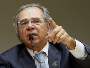Guedes é aplaudido em jantar com empresários brasileiros em NY; veja vídeo Carla Araújo