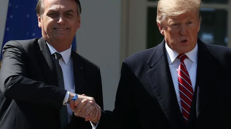 Bolsonaro ignora pesquisas, mantém confiança em Trump e fala em 