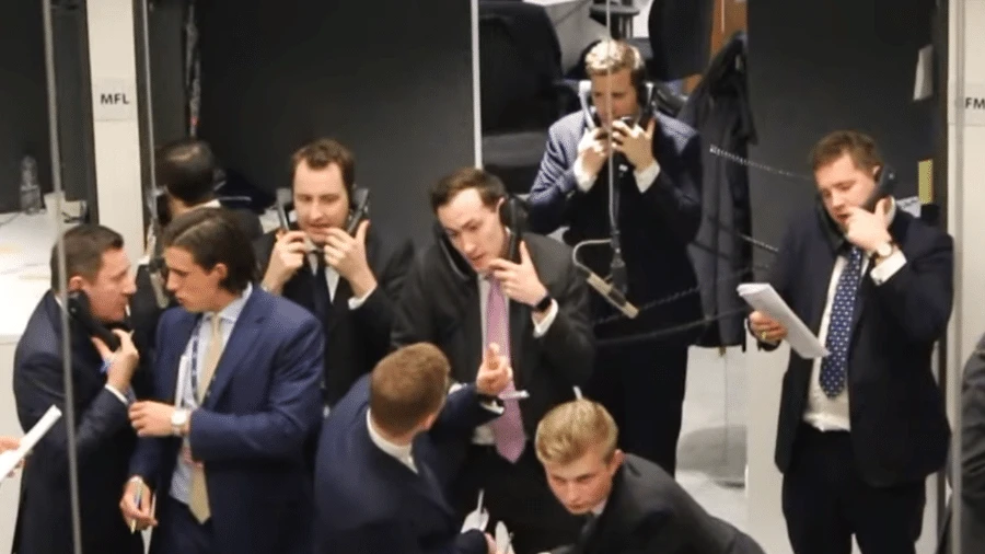 'Parece pôquer': a Bolsa na Europa que ainda negocia aos gritos e gestos