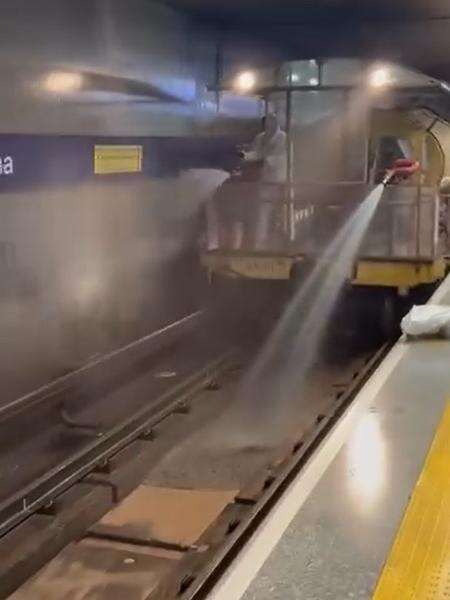 SP: equipe do Metrô trabalha pelo 3º dia para tirar água de estação alagada