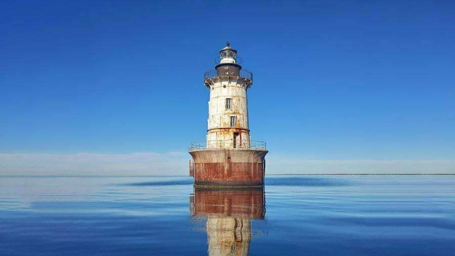 Homem gasta mais de R$ 1 milhão para restaurar farol de 123 anos nos EUA