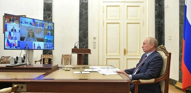 Rússia chama de 'absurda' notícia de que Putin tem Parkinson e renunciará