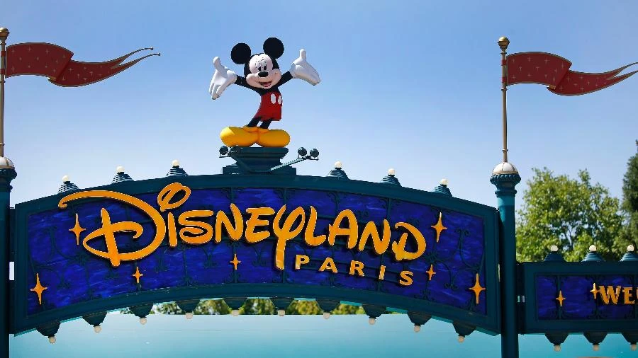 Preso por casamento com criança na Disney alega encenação para rede social
