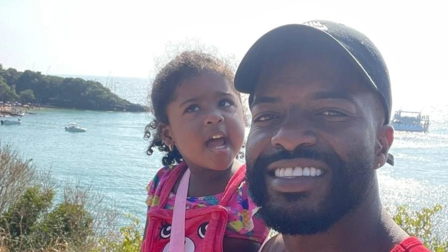 Ele perdeu filha de 2 meses, ficou viúvo e é pai solo de menina com autismo