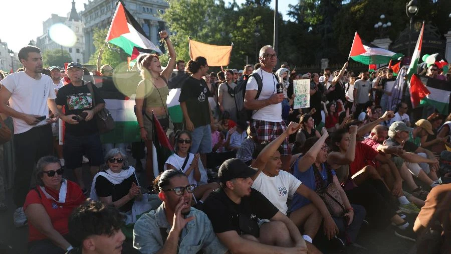 Ato pró-palestinos interrompe campeonato de ciclismo em Madri, na Espanha