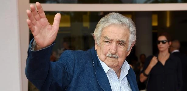 Após renúncia ao Senado, Mujica diz passar de político a 'conselheiro ancião'