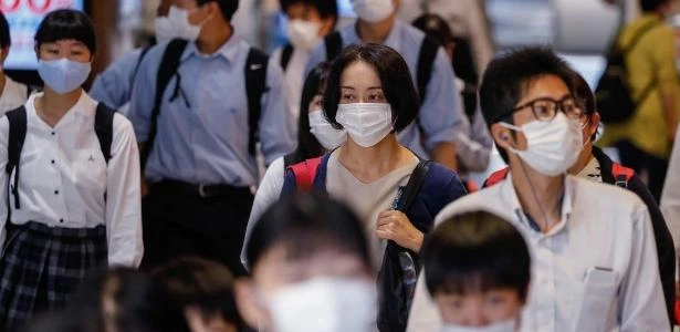 Japão chega a 100 mil casos de covid-19 após nove meses de 1ª confirmação