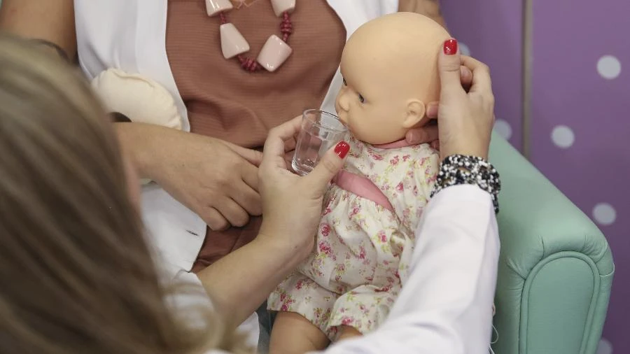 Bebê reborn chega ao Congresso com projetos sobre fura-fila e saúde mental