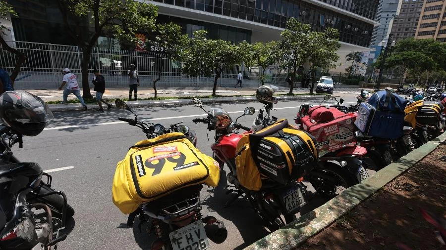 Por que 99 e Uber moto continuam funcionando após proibição e morte em SP?