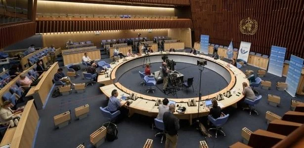 Enquanto EUA fazem guerra aberta à OMS, Brasil discretamente não paga verba