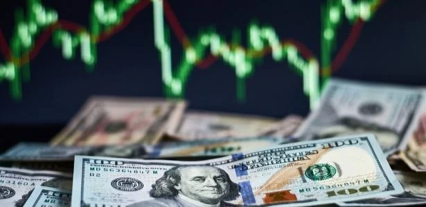 Dólar cai mais de 1%, vendido perto R$ 5,69; siga