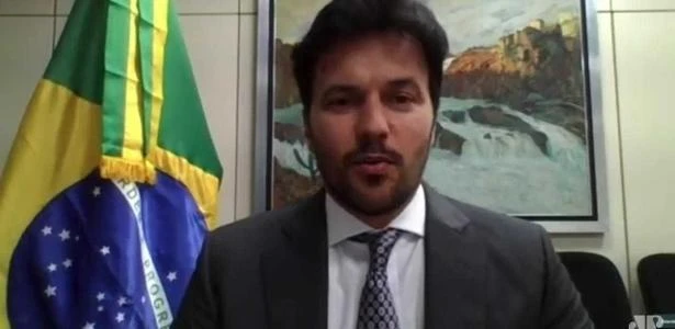 Ministro das Comunicações diz que ninguém pode 'impor vacina' contra covid-19