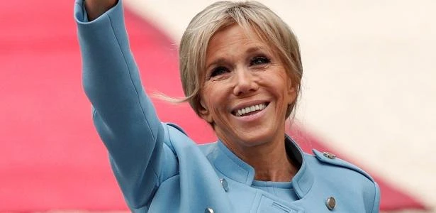 Brigitte Macron anuncia isolamento por coronavírus