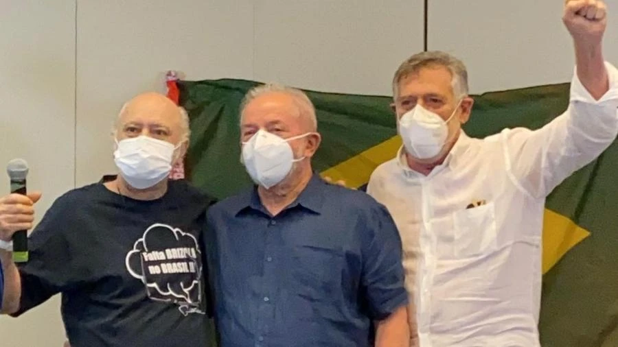 Zé de Abreu e Tonico Pereira posam com Lula e fãs vibram: 'Só fera!'