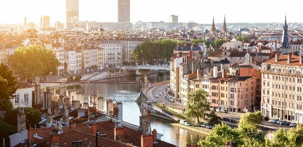 Padre ortodoxo grego é baleado em Lyon e agressor foge, diz fonte da polícia