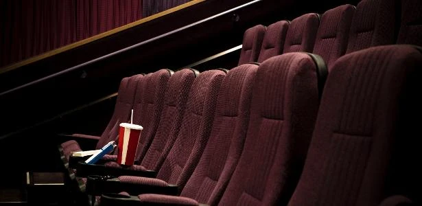 Setor cultural protesta contra novo fechamento de cinemas na Itália