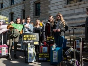 Europa vive endurecimento e novos entraves ao aborto legal, aponta relatório