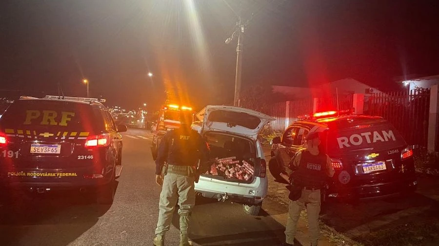 Dois homens são presos após jogarem óleo contra viatura da PRF no Paraná