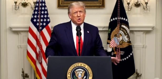 Trump diz querer pacote de ajuda maior do que propostas de democratas e republicanos