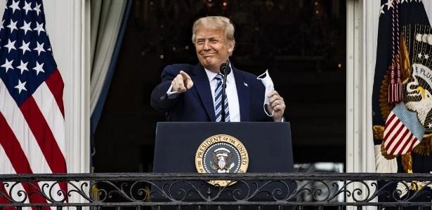 Trump cogitou usar camisa de Superman na primeira aparição após covid-19