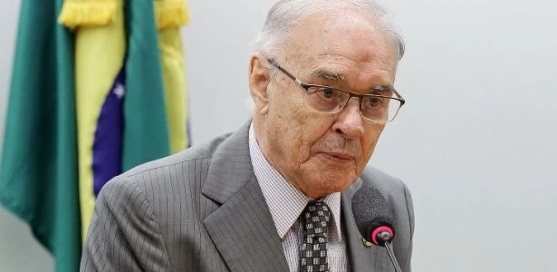 Senador Arolde de Oliveira é internado com covid-19: 