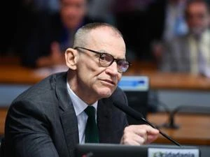 'Não cogito retirar assinatura', diz senador petista que apoia CPMI do INSS