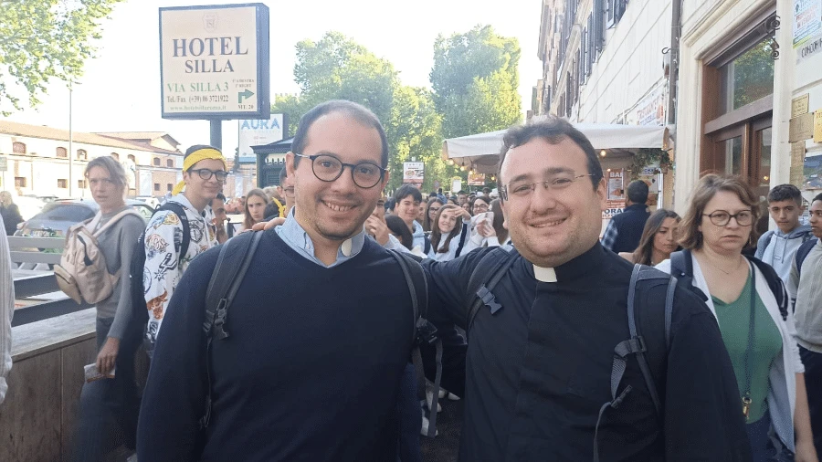 'Achei que era fake news': como padre recebeu notícia da morte do papa