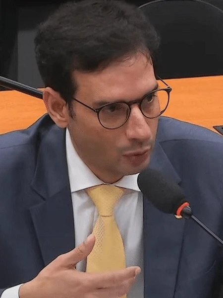 Escala 6x1 e PL de motoristas são 'prioridades' de comissão, diz deputado Carlos Juliano Barros