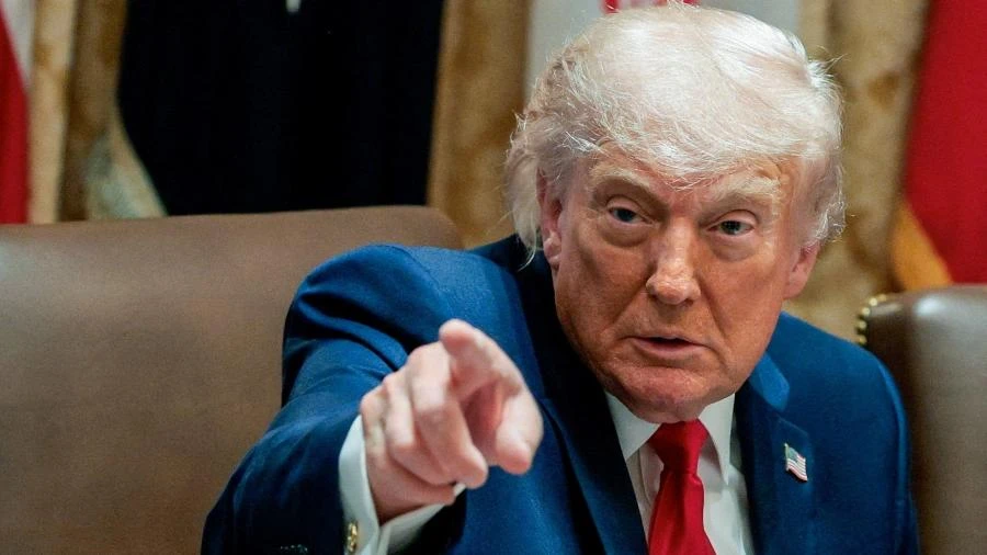 Médico diz que saúde de Trump está excelente, porém cita inchaço e hematomas