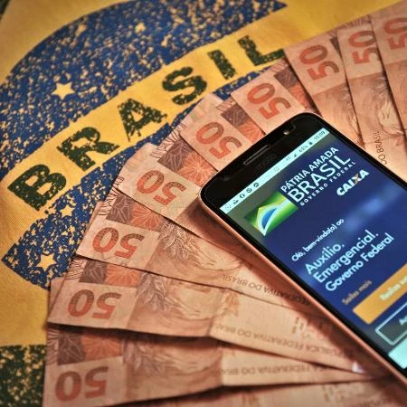 Auxílio emergencial: veja sites oficiais e evite fake news sobre benefícios