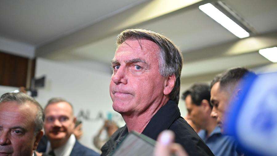 Bolsonaro chama acusação de 'denúncia Disney' e diz: 'Caguei pra prisão'