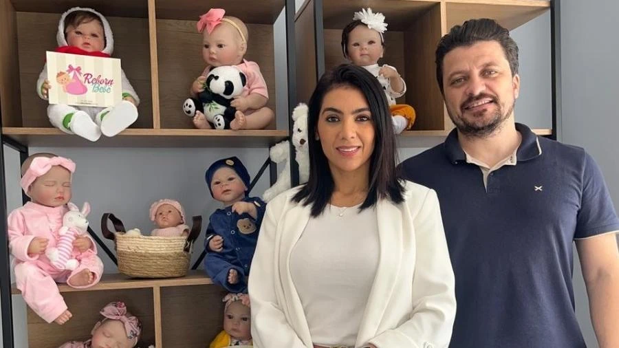 Empreendedora investe em bebês reborn depois de burnout e fatura R$ 580 mil