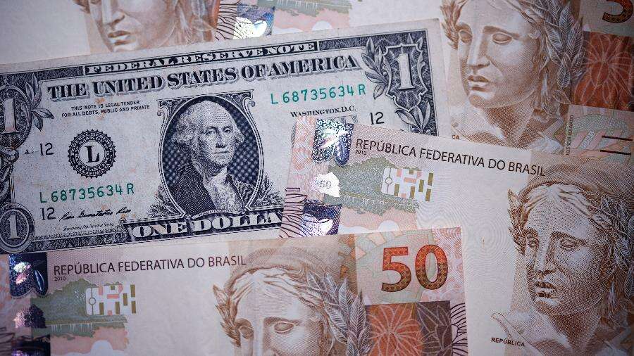 Dólar abre última sessão antes da volta de Trump à Casa Branca em queda