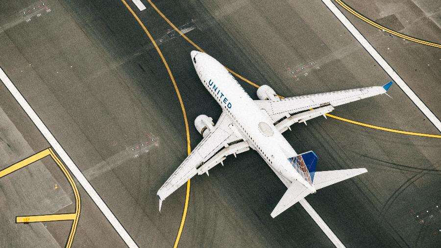 Avião da United Airlines perde roda após decolagem nos EUA