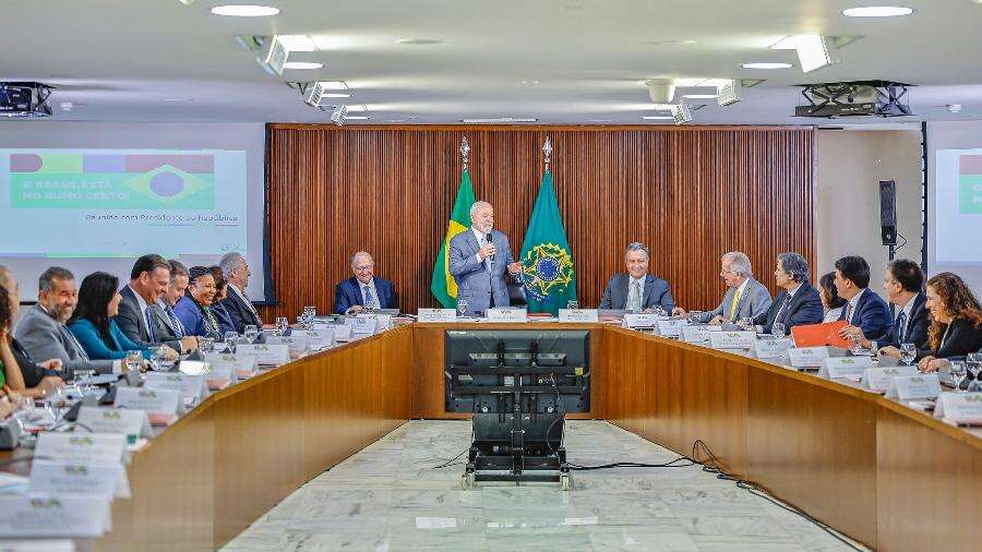 Esplanada tem dúvidas e tensão enquanto espera reforma ministerial de Lula