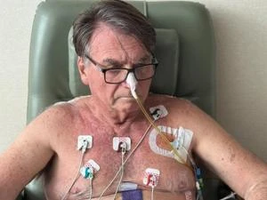 Bolsonaro faz vitimização para manter apoiadores mais fiéis, diz professora