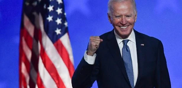 Estado encosta em Biden os símbolos do poder