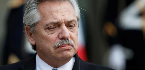 Desvalorizar peso seria 'máquina de gerar pobreza', diz presidente da Argentina