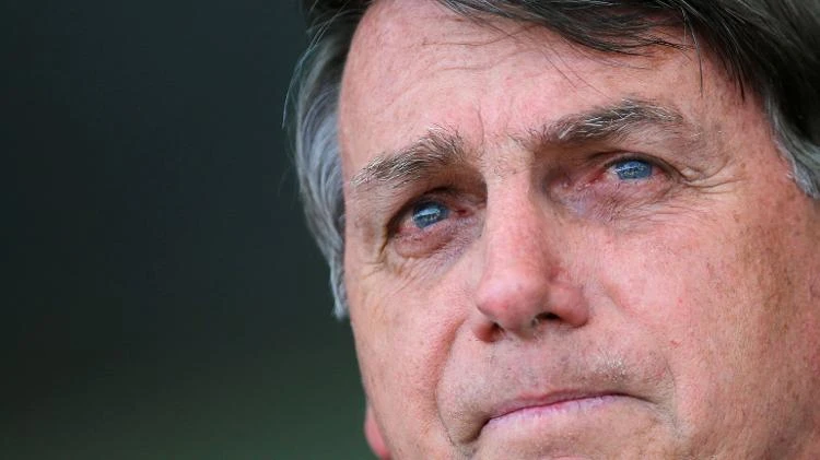 No Dia das Crianças, Bolsonaro publica foto da infância ao lado do pai