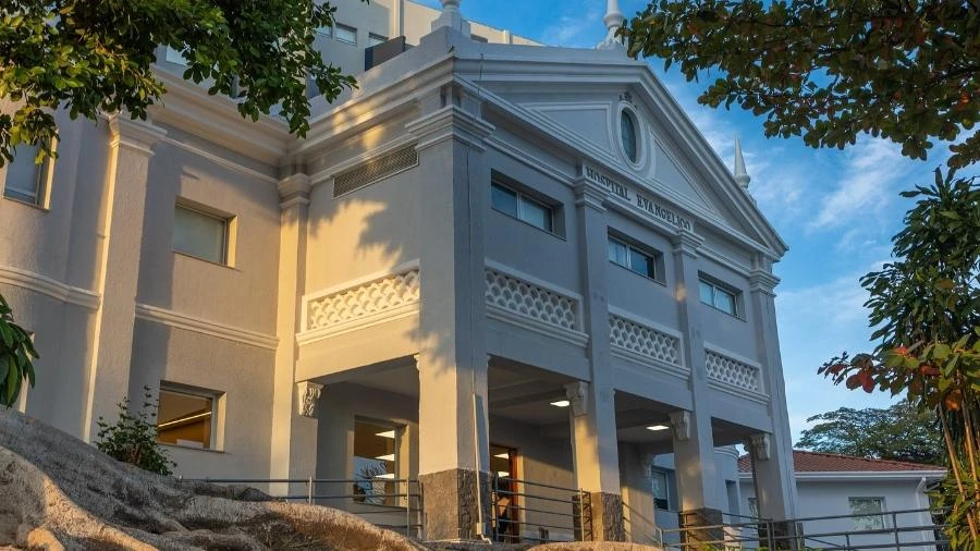 Polícia identifica mãe de bebê encontrado em lixeira de hospital em SP
