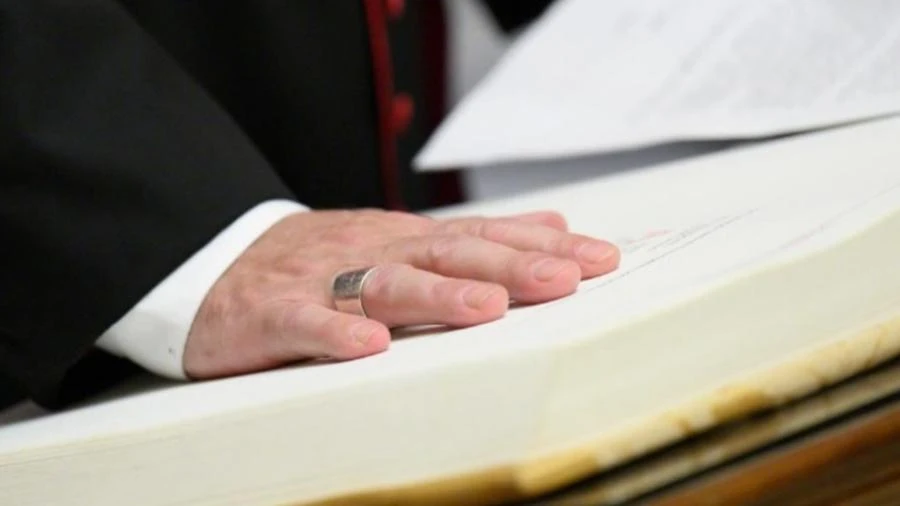 Vaticano mostra bastidores dos juramentos antes do conclave; assista