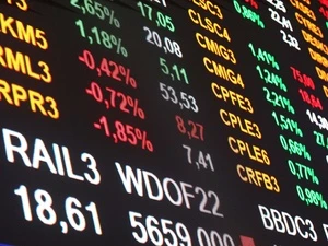 Dólar e Bolsa abrem em queda com balanços, cenário fiscal e Trump no radar