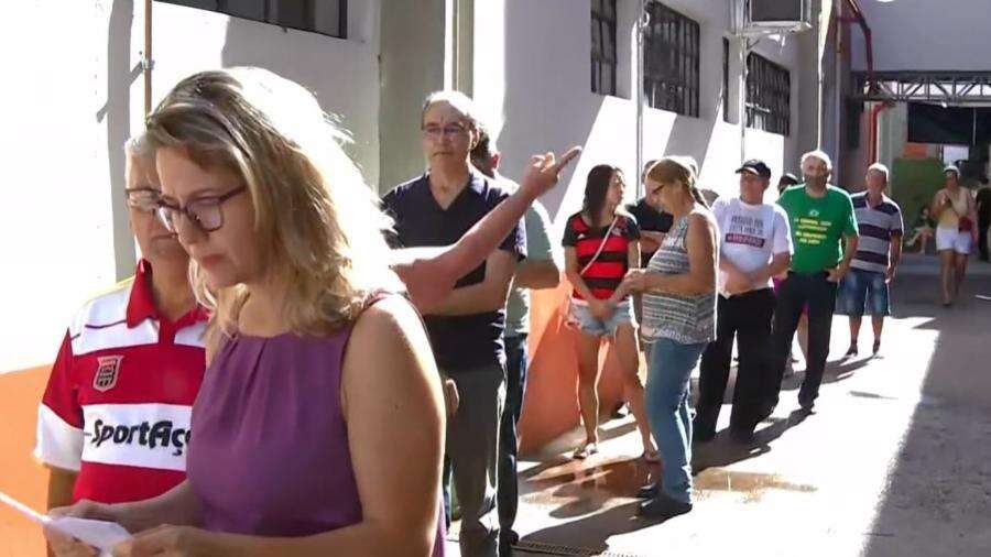 Horário limite da votação: posso votar se estiver na fila às 17h?