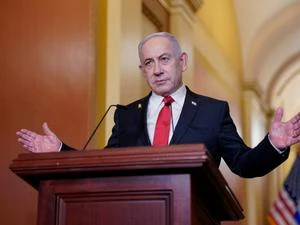 Em foto com militares, Netanyahu diz que Israel 'controla os céus de Teerã'