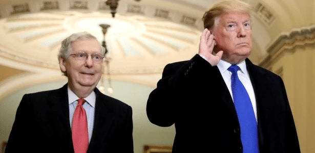 Líder da maioria republicana no Senado diz que Trump está 'em seu direito' de investigar denúncias