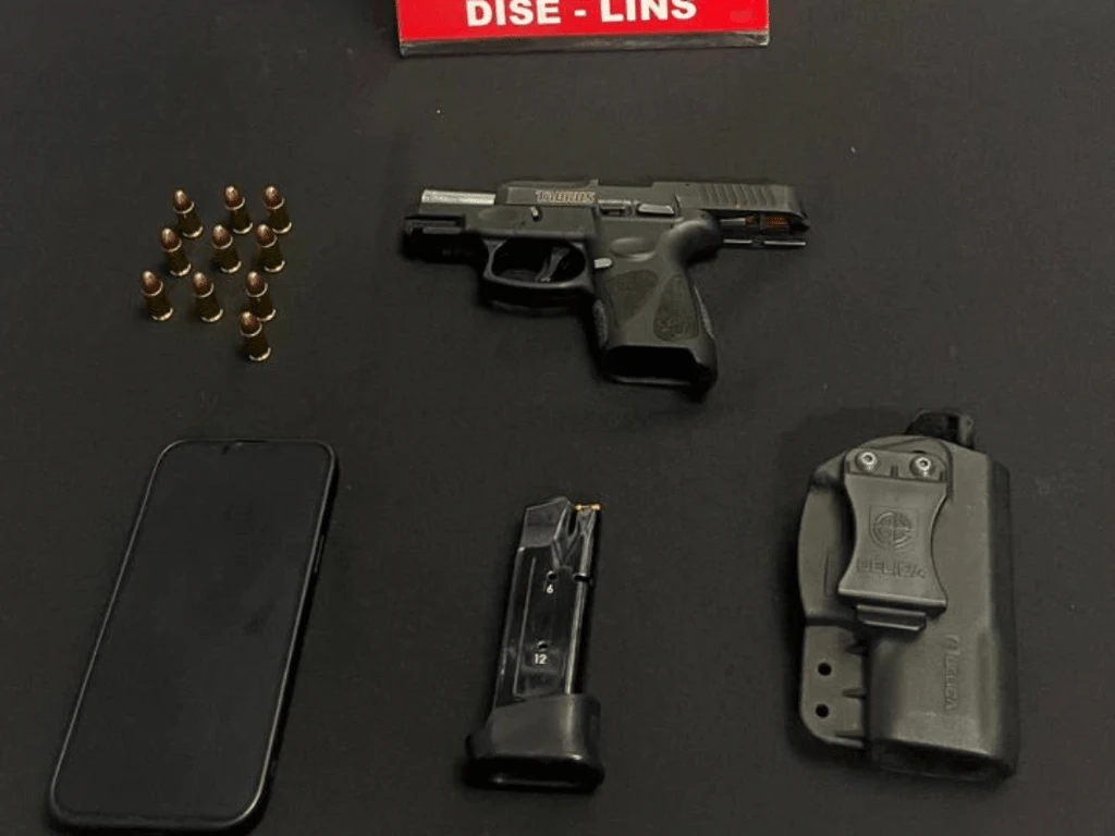 Arma e munições são apreendidas com passageiro de aplicativo em Lins
