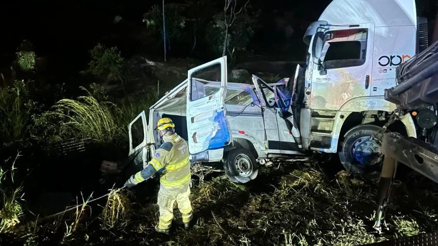 Van que se envolveu em acidente com 9 mortos não tinha licença, diz ANTT