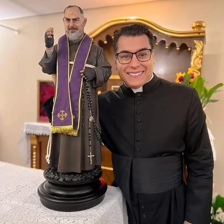 Padre se nega a batizar bebês reborn e viraliza: 'Encaminhar ao psicólogo'